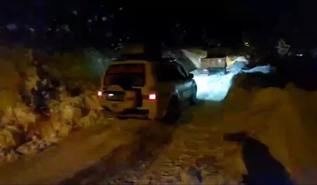 Kastamonu'da karla kapanan yol 4 saatte açıldı: Yaralı vatandaşa ulaşıldı