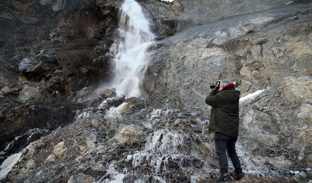 Kastamonu'nun ilçesinde kar erimesiyle oluştu: Görsel şölen sunuyor