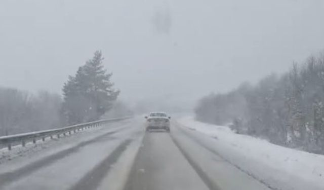 Kastamonu'nun yüksek kesimlerinde kar yağışı etkisini gösterdi