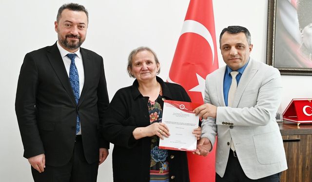 Kastamonu'da 70 Yaşında 4 Çocuk ve 4 Torun Sahibi: 'Kebeli Teyze' Yüksek Lisans Mezunu Oldu