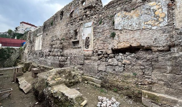 Antik Dönemin Ticaret Kapısı Sekiz Metre Aşağıda Bulundu