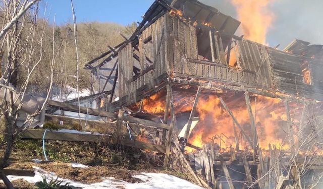 Kastamonu’nun ilçesinde yangın alarmı: Alevlerle mücadele sürüyor