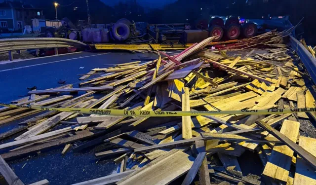 Ilgaz Tüneli çıkışında feci kaza! Tır devrildi: Sürücü hayatını kaybetti!