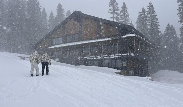 Ilgaz Dağı’nda Kış Yeniden Yüzünü Gösterdi: Kar Yağışı Etkili Oluyor
