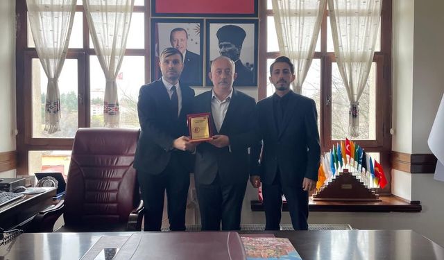 Kastamonu'da vergi dairesi heyeti belediye başkanını ziyaret etti