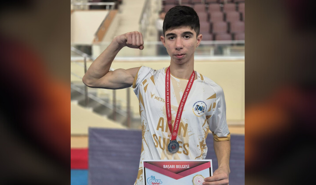 Taşköprülü Sporcu Tavukçu, Bilek Güreşi Şampiyonasında İkinci Oldu