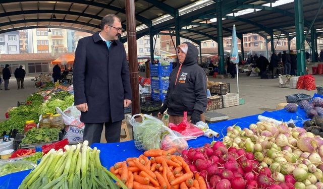 Taşköprü Kaymakamı Demirdağ pazarda: Talepler tek tek not alındı