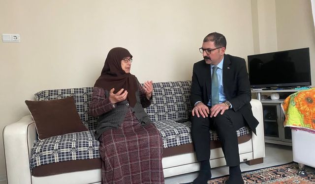 Taşköprü Kaymakamı yaşlı kadının hayır duasını aldı