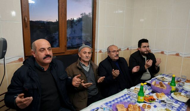 Başkan Hüseyin Arslan Üzüktaş’ta İftar Sofrasına Konuk Oldu