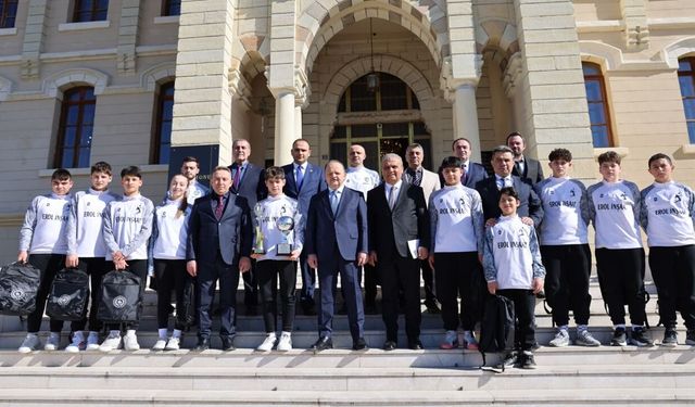 Bozkurt Ortaokulu Türkiye Şampiyonu: Makamda gurur dolu ziyaret