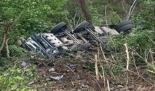 Kastamonu’da yürekler ağza geldi: Beton mikseri şarampole uçtu!