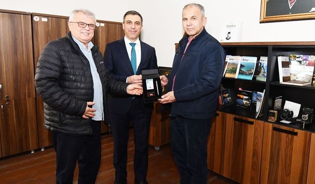 Kastamonu’da Gazeteci Kadir Yıldırım’a Sürekli Basın Kartı Verildi
