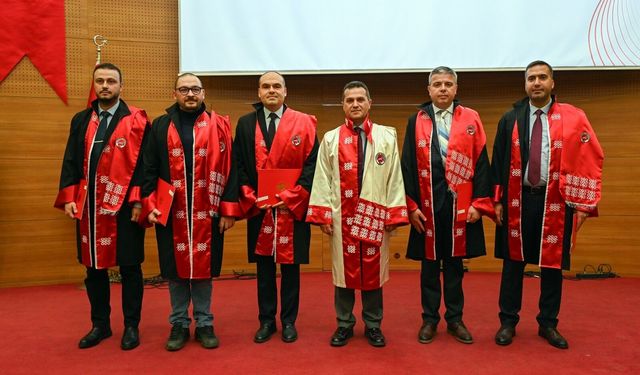 Kastamonu Üniversitesi'nde 89 akademisyen cübbe giydi: 95 akademisyen ödül aldı