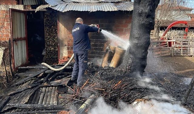 Kastamonu'da ev kuruluğunda korkutan yangın!