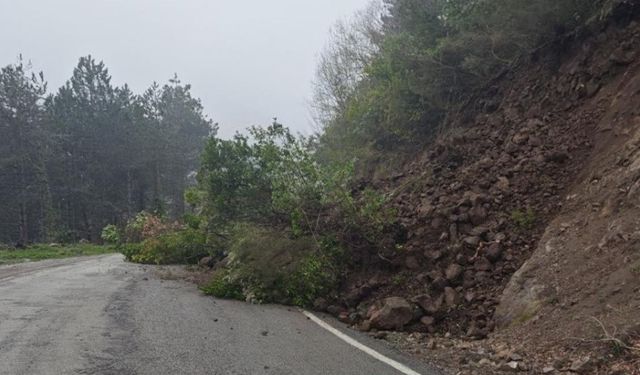 Kastamonu’da heyelan alarmı: Doğanyurt-İnebolu yolunda çalışma başlatıldı