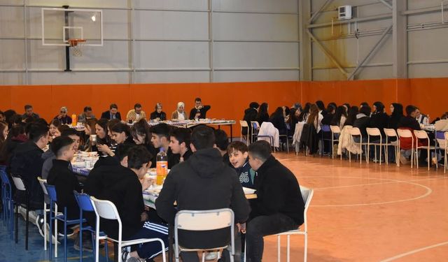 Kastamonu'da Şehit Ümit Demirci Lisesi iftar programı düzenledi