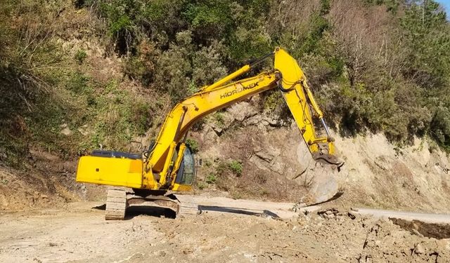 Kastamonu'nun 2 ilçesinin köy yollarında çalışmalar sürüyor