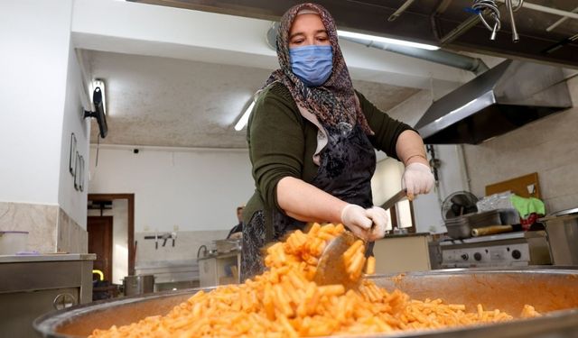 Taşköprü’de Ramazan bereketi: Her gün 400 kişiye sıcak yemek