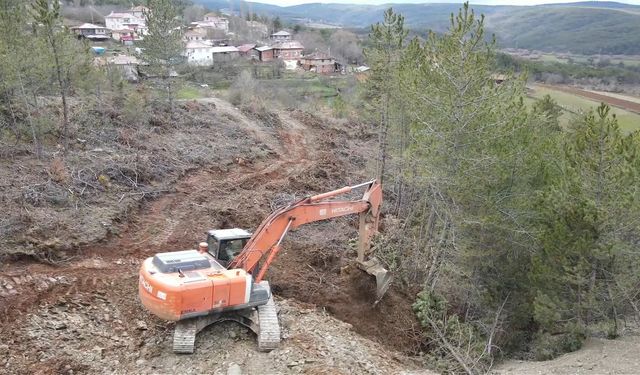 Taşköprü'nün köyünde beklenen yol çalışması başladı