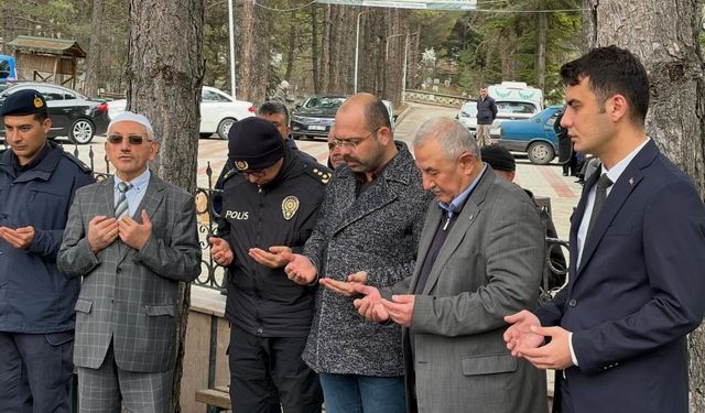 Tosya’da şehit Yavuz Eracar kabri başında anıldı