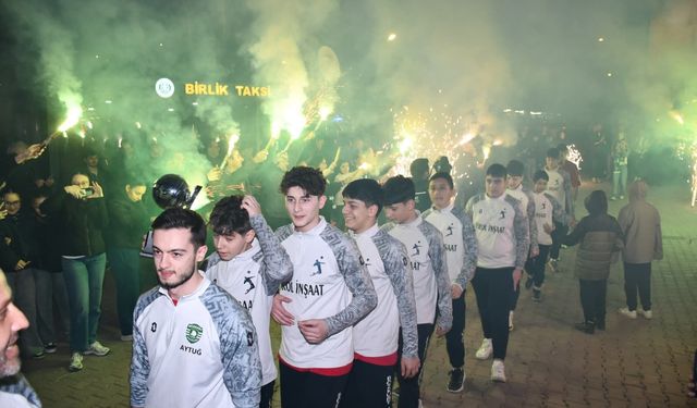 Türkiye şampiyonu Kastamonulu öğrenciler coşkuyla karşılandı