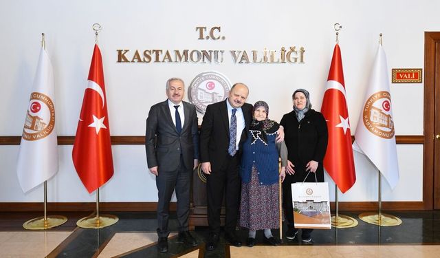 Kastamonu Valisi Dallı, Melahat Teyze'yi makamda ağırladı
