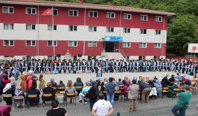 Kastamonu'da anlamlı buluşma: Mezunlar yıllar sonra aynı çatı altında