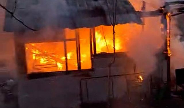 Barakada korkutan yangın!