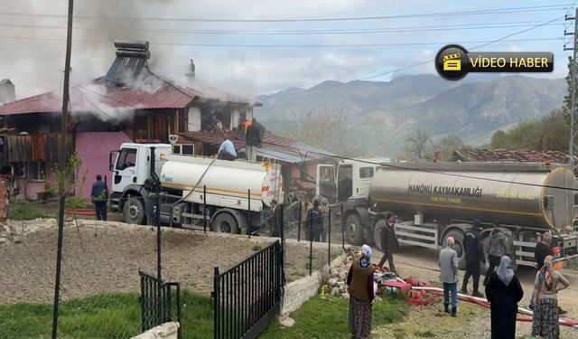 Kastamonu'da alevler yükseldi: İki katlı ahşap ev küle döndü