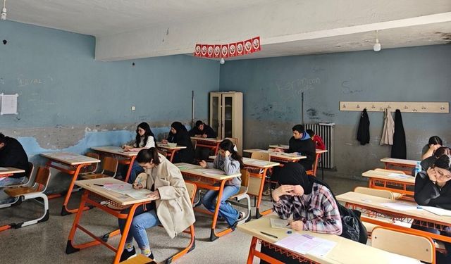 Hanönü’nde lise öğrencileri umre ödülü için ter döktü