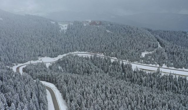 Ilgaz Dağı’nda baharı unutturan kar manzarası drone ile görüntülendi