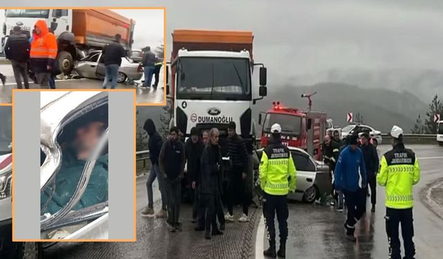 Kastamonu’da feci kaza: Otomobil kamyonun altına girdi!