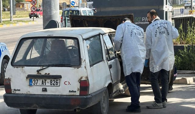 Haraketli saatler: Olay yeri, Kastamonu plakalı otomobilde parmak izi arıyor