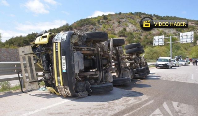 Kastamonu plakalı tır Amasya'da devrildi: Sürücüsü hayatını kaybetti