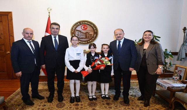 Kastamonu Valisi Dallı, koltuğunu devretti: Temsili Validen görüntülü mesaj