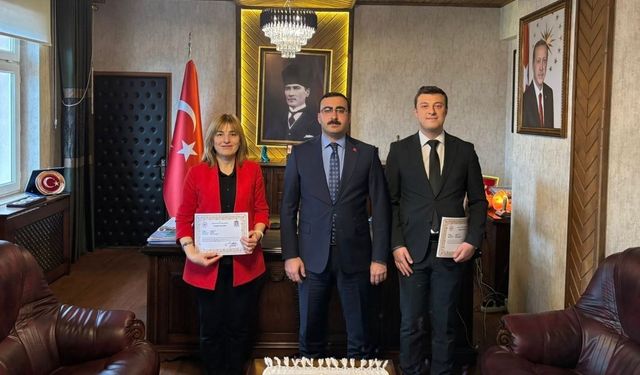 Kastamonu’da anlamlı veda: Kaymakamdan iki isme başarı belgesi