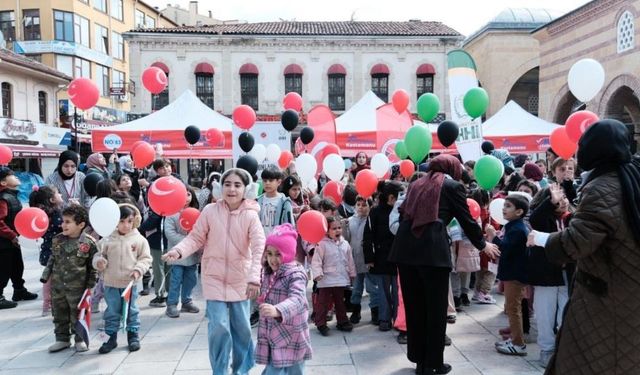 Kastamonu’dan Filistin’e umut mesajı: Mektuplar balonlarla gökyüzüne bırakıldı