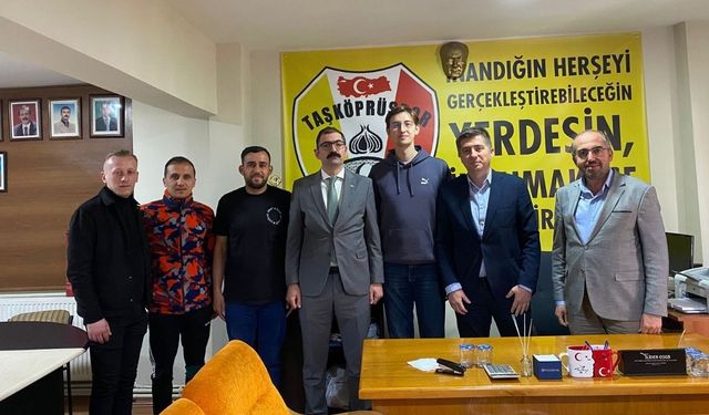 Taşköprü Kaymakamı Demirdağ, Taşköprüspor’u ziyaret etti