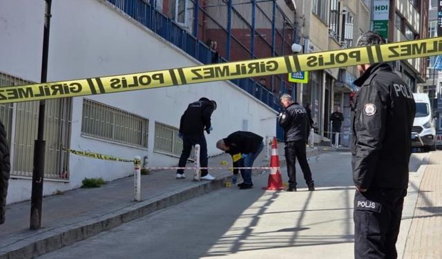 Okul önünde kurşunlar konuştu: 2 yaralı