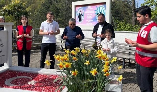 Zeytin Dalı Harekatı şehidi Arif Demirel Kastamonu'da kabri başında anıldı
