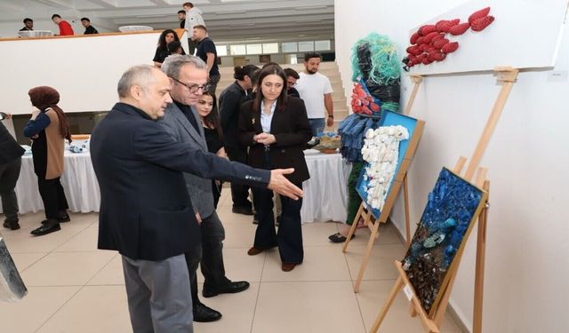 Sahillerden toplanan deniz atıkları sanata dönüştürüldü