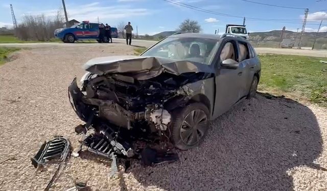 Taşköprü'de feci kaza! İki otomobil çarpıştı: 3 kişi yaralandı!