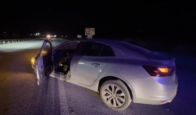 Kastamonu'da otomobil bariyerlere çarptı: Yaralılar var!