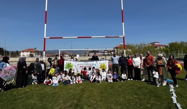 Uçurtmalar Taşköprü semalarını süsledi