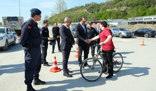 Bozkurt’ta öğrencilere anlamlı hediye