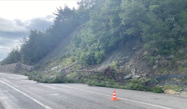 Kastamonu’da heyelan: Ulaşıma kapandı!
