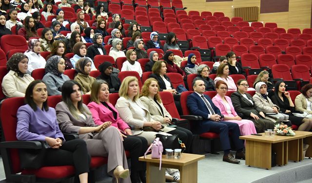 Kastamonu Üniversitesi’nde 5 Mayıs Dünya Ebeler Günü programı düzenlendi
