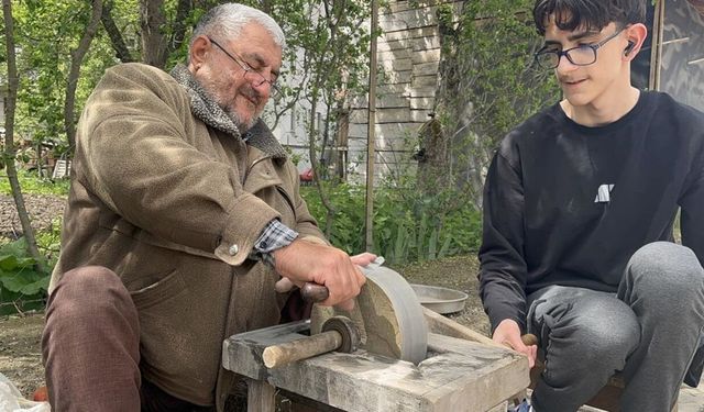 Kastamonu'da engelleri azimle aşan baba-oğulun geçim mücadelesi