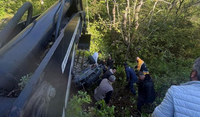 Kastamonu’da otomobil şarampole yuvarlandı: 2 kişi yaralandı