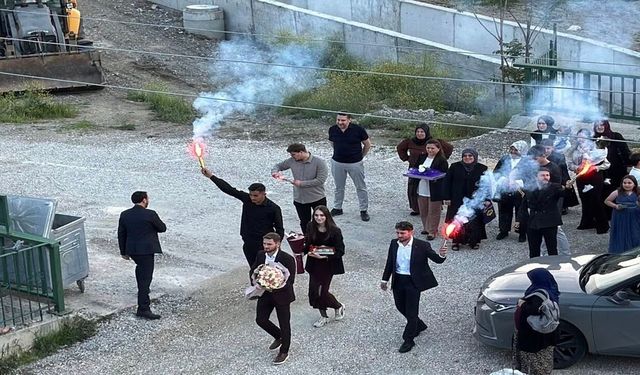 Hanönü’nde mutlu gün: Meşalelerle başkanın evine yürüdüler